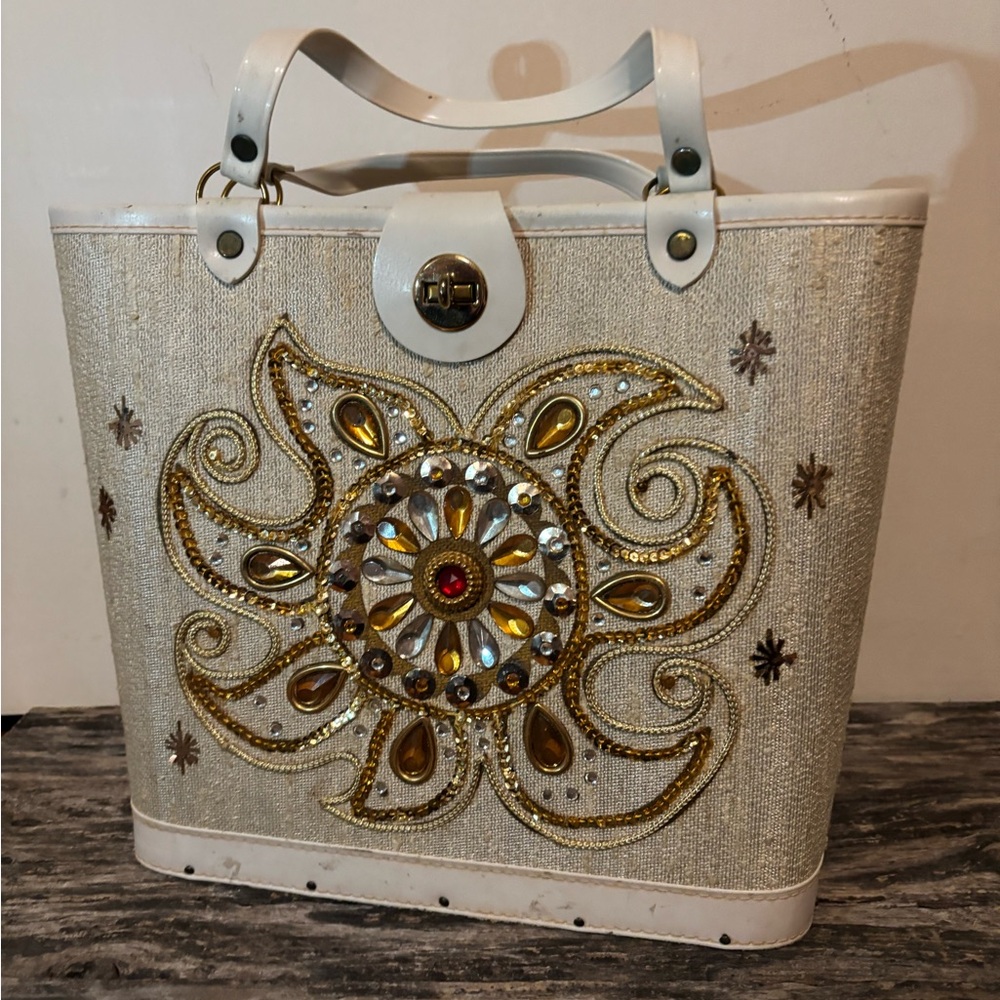 ☁️ Elegant White and Gold Embellished 1968 Vintage Starburst Handbag